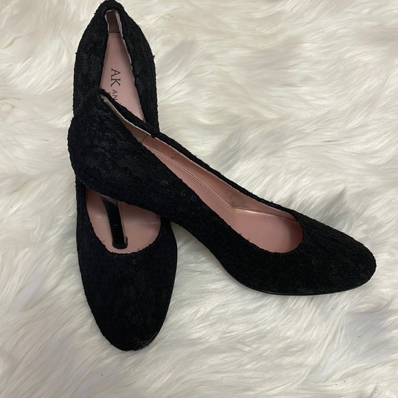 Size 7.5 Anne Klein Black Lacey Stilettos B1 - Picture 1 of 6